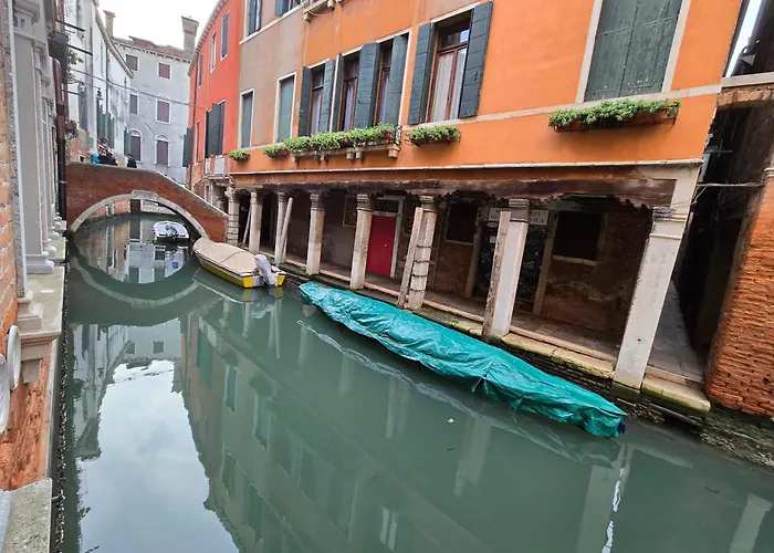 Cozy Studio With Canal View
